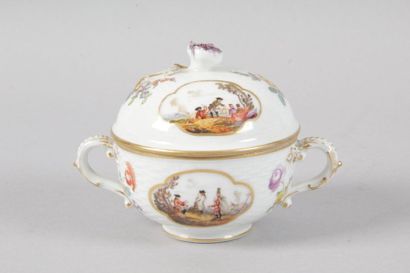 null MEISSEN, Small covered broth, in porcelain with polychrome decoration of gallant...