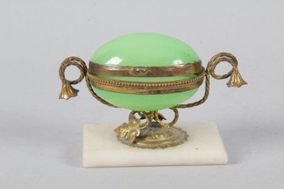 null RING, Charles X opaline Green gilt metal frame. It rests on a rectangular alabaster...