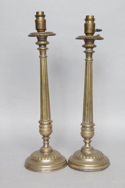 null Pair of brass candlesticks with a circular base. H. 38 cm (formerly gilded,...
