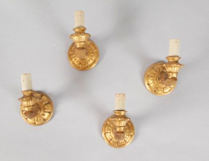 null FOLLOWING FOUR APPLIANCES in gilded wood. H: 15 cm