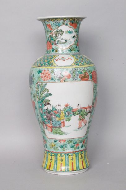 null CHINESE VASE. Green family. 20th century, 41.3 cm