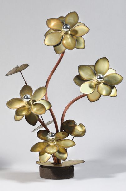 null WORK OF THE 1970s Water lily lamp with four flowers with double corolla of cut...