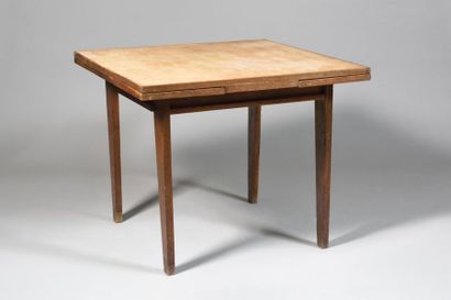 null RENÉ GABRIEL (1890-1950) Table à plateau carré à allonges à l’italienne pouvant...