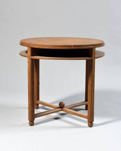 null WORK OF THE 1930's Pedestal table with circular top on four compartments in...