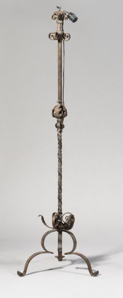 null WORK OF THE 1950's Wrought iron floor lamp rolled up and twisted with decoration...