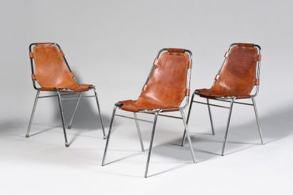 null TRAVAIL DES ANNÉES 1970 Suite de trois chaises en structure tubulaire chromée,...