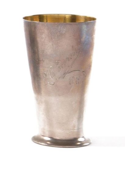 null Verre « Pour la santé 1912 » par KHLEBNIKOV

Argent gravé

Poinçons : Khlebnikov...