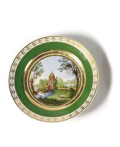 null Assiette avec vue de Pavlovsk

En porcelaine à décor polychrome. XIXe siècle....