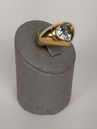 null BAGUE en or jaune 750 millièmes et aigue-marine de taille coeur. Poinçon de...