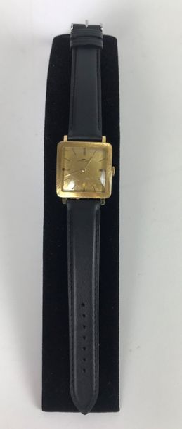 null JAQUET DROZ, vers 1960 Montre bracelet en or jaune 18k, lunette guillochée ,...