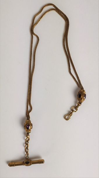 null Set of 19th century JEWELRY in yellow gold: - one vest chain and garnet - one...