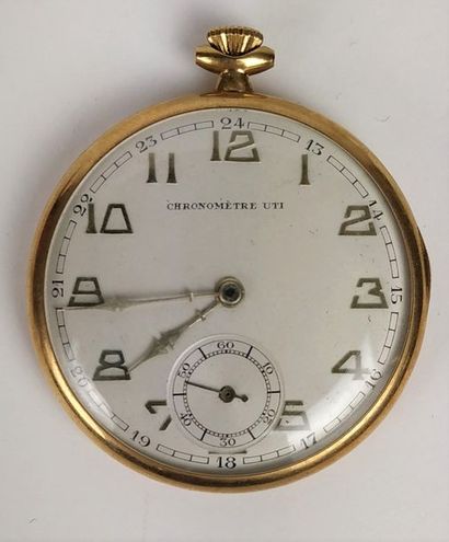 null UTI Montre à gousset en or jaune 18 ct vers 1930, cadran émaillé beige à chiffres...