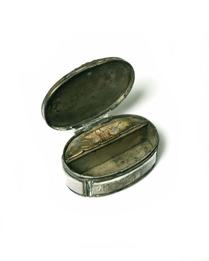 null Exceptionnelle et rare boite ovale révolutionnaire en argent, ornée de six miniatures...