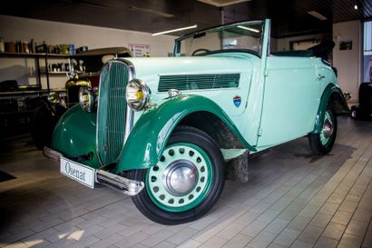 c1935 ROSENGART LR4N2 Cabriolet Numéro de série 105967 
Seulement deux propriétaires...