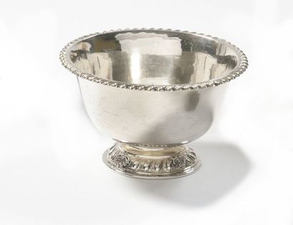 null A plain silver dish on a pedestal, the wing underlined with twisted gadroons....