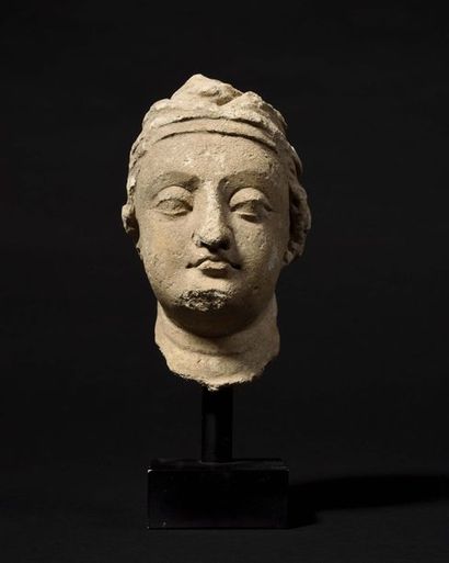 null Tête sculptée en pierre Style du Gandhara Hauteur : 15 cm