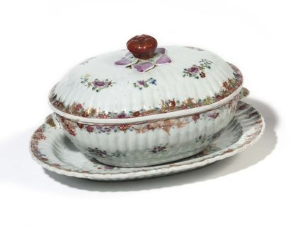 China de Commande Small covered terrine and...