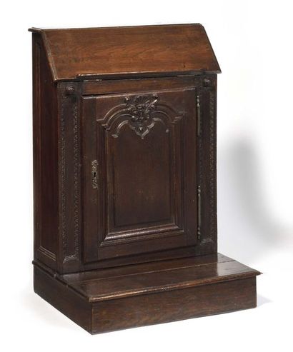 null Moulded and carved oak Prie-Dieu opening to a flap and a leaf with frames, shells...