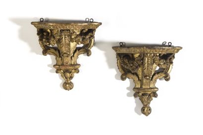 null Pair of small gilded wood sconces with three openworked uprights and carved...