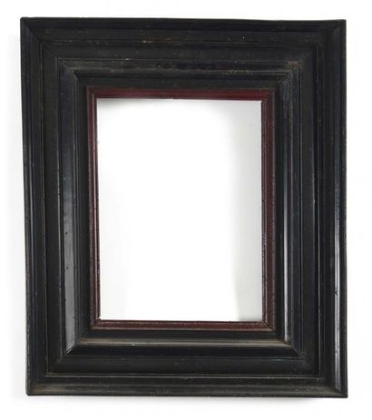 null Cadre rectangulaire en bois noirci et mouluré. XVIIIème siècle 56 cm x 45,5...