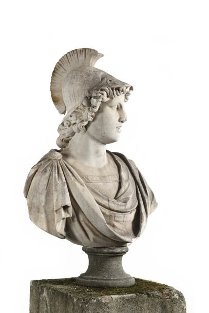  Buste en marbre blanc représentant Minerve d’après l’Antique dans le goût du Grand...