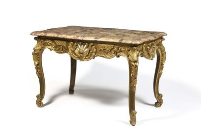null Table de milieu en bois doré à décor ajouré de palmettes, feuillages et fleurs,...