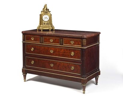 null Moulded mahogany chest of drawers opening with five drawers, the Griotte red...