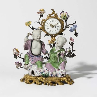 Clock in gilded bronze and Chinese porcelain...