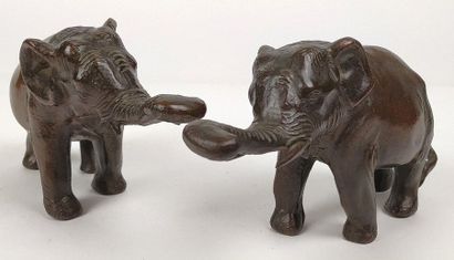 null SOUTH ASIA Pair of elephants in patinated bronze. Stamped under the base. Height...