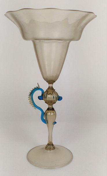 null VENICE
Leg glass made of clear colourless glass and blue threads.
In the taste...