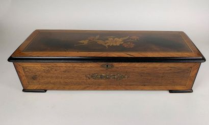 null MUSIC BOX with twelve tunes in a veneered and inlaid wooden case. Switzerland,...