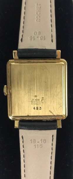 null JAQUET DROZ, vers 1960 Montre bracelet en or jaune 18k, lunette guillochée ,...