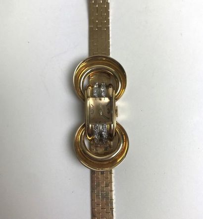null RIX N° 1544 vers 1940 Montre bracelet de dame en or jaune. Boîtier carré, anses...