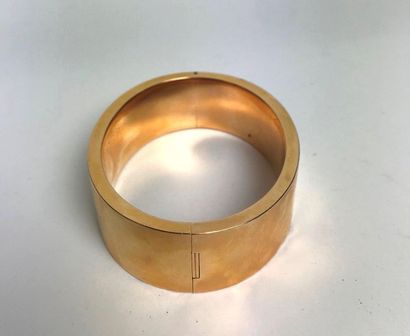 null BRACELET cuff in yellow gold. Weight : 42.8 g