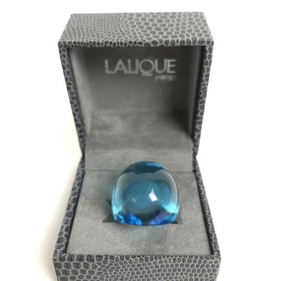 null LALIQUE Bague en cristal uni turquoise, le centre de forme cabochon. Signée....