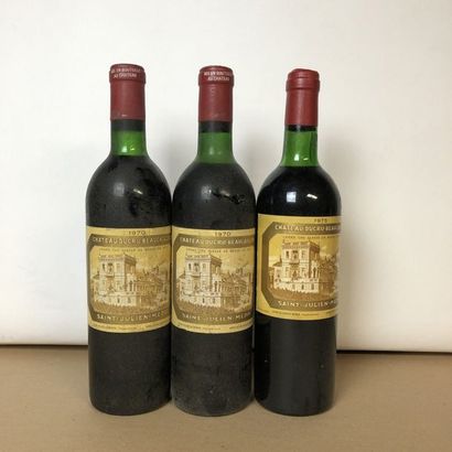 null 3 bouteilles : 2 CHÂTEAU DUCRU BEAUCAILLOU 1970 2e GC Saint-Julien, 1 CHÂTEAU...