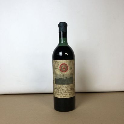 null 1 bouteille CHÂTEAU PETRUS 1947 Pomerol (niveau haute épaule, étiquette très...