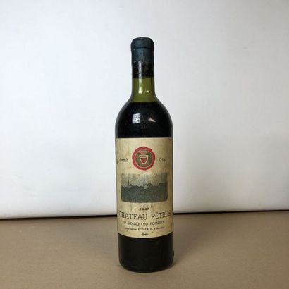 null 1 bouteille CHÂTEAU PETRUS 1947 Pomerol (niveau haute épaule, étiquette sale,...