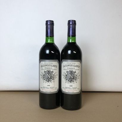 null 2 bouteilles CHÂTEAU LA CONSEILLANTE 1985 Pomerol (niveaux : 1 très léger bas,...