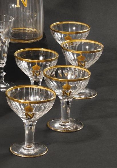 null Service de l’empereur Napoleon iii Cinq coupes à champagne en cristal, à pans,...
