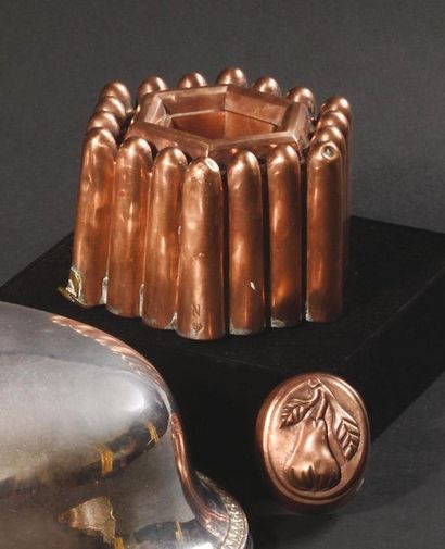 null Service des cuisines imperiales Napoleon iii. 1-Moule à gâteau en cuivre estampé...