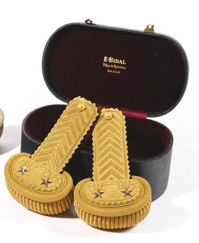 null Beautiful pair of brigadier general's epaulettes, gold, with two silver stars....