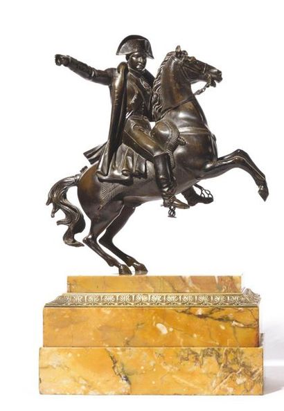 null L’Empereur Napoléon Ier sur le champ de bataille Sujet équestre en bronze sur...