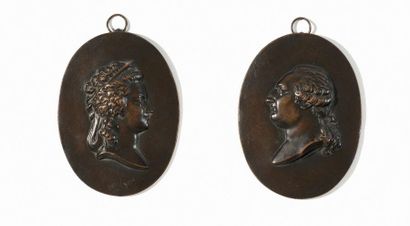 null Paire de médaillons

« Louis XVI et Marie-Antoinette »

en bronze patiné en...