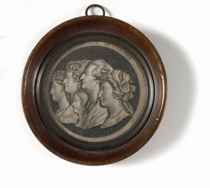 null Two engravings:

- Royal Family of France.

Round miniature. 7,3cm. Framed.

-...