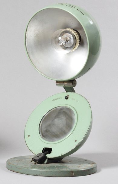null HANAU « S100 » Lampe sphérique sur une base circulaire en métal céladon s’ouvrant...