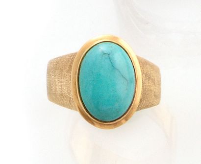 null BAGUE en or jaune 750 millièmes ornée d'un cabochon de turquoise. Poids brut...