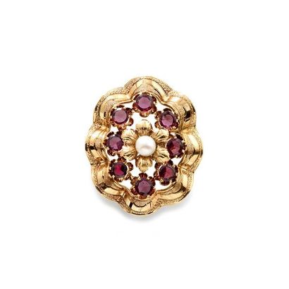 null Mid 19th century brooch in 750 thousandths yellow gold, eight round-cut amethysts...