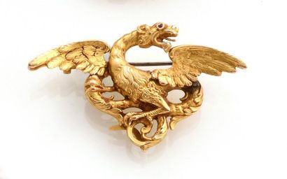 null 750 thousandth yellow gold (metal for the bar) representing a griffin. Dimension...