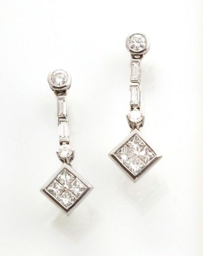 null EARRINGS in 750 thousandths white gold, with geometrical motifs adorned with...